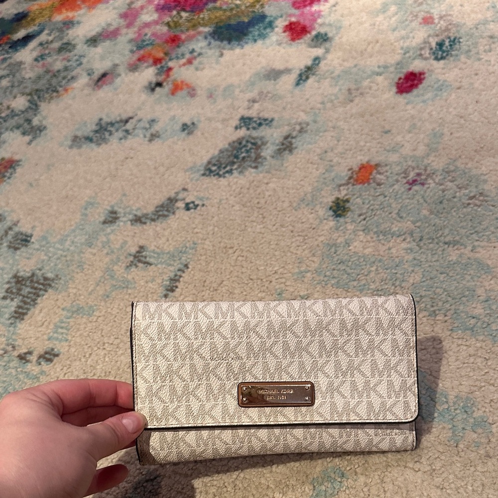 Michael Kors Cream & Gold Wallet